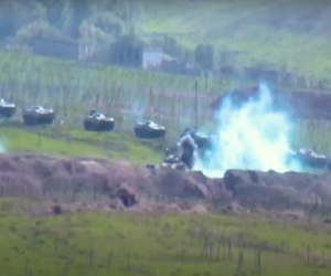 Армия обороны уничтожает военную технику Азербайджана (видео)