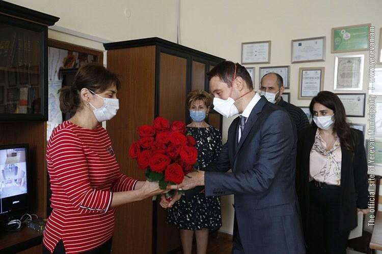 Yerevan Mayor Visits Homes of &quot;Heroes of Artsakh&quot;