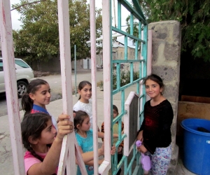 «Փիս հոգնում եմ դիմակից». արցախցի Մելինան ուզում է հայրենի գյուղ վերադառնալ
