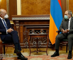 Pashinyan Welcomes Greek Foreign Minister to Armenia