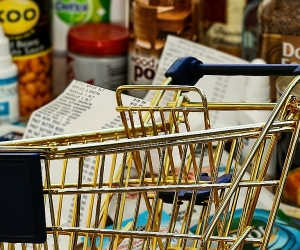 Рост цен в октябре: растительное масло подорожало на 16.1%, сахарный песок – на 20.2%