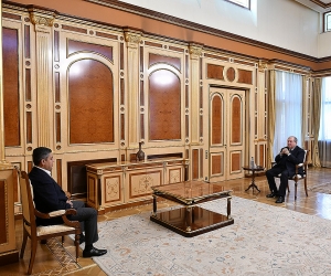 Քաղաքական խորհրդակցությունների շրջանակում նախագահ Արմեն Սարգսյանը հանդիպել է «Հայրենիք» կուսակցության նախագահ Արթուր Վանեցյանի հետ