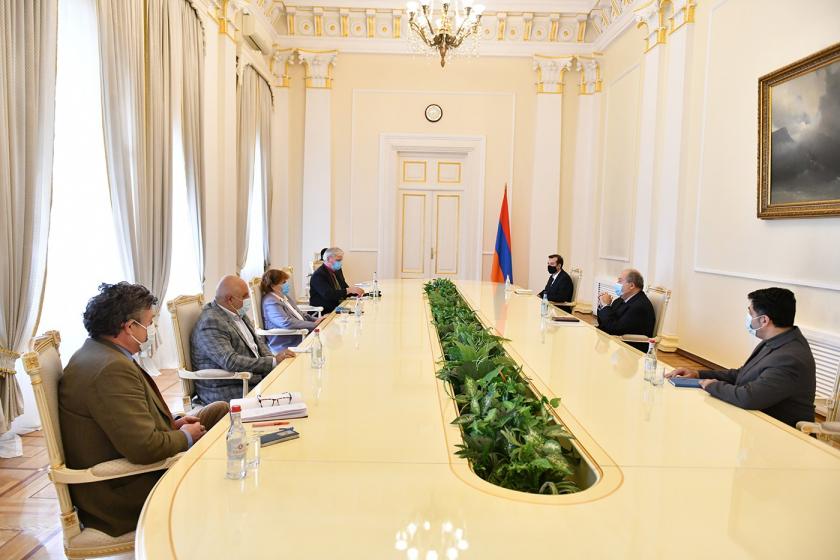 Արմեն Սարգսյանը հյուրընկալել է բարոնուհի Քերոլայն Քոքսին