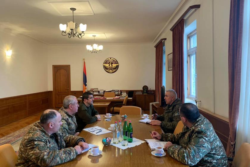 Արայիկ Հարությունյանը հանդիպել է խաղաղապահ զորակազմի հրամանատար Ռուստամ Մուրադովին