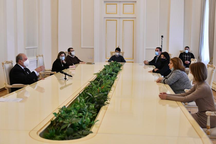 «Դուք ձեր ձայնը պետք է լսելի դարձնեք». նախագահ Արմեն Սարգսյանն ընդունել է հադրութցիների խմբին