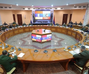 Armenian, Russian Defense Ministers Discuss Peacekeepers in Karabakh