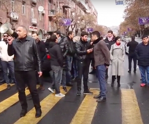 Anti-Pashinyan Protesters Block Yerevan Streets
