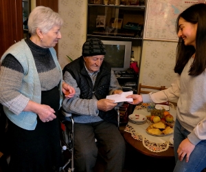 Saying Thanks: Canadian-Armenians Buy Honey and Donate Washing Machine to Couple who Donated Life Savings to Assist Artsakh