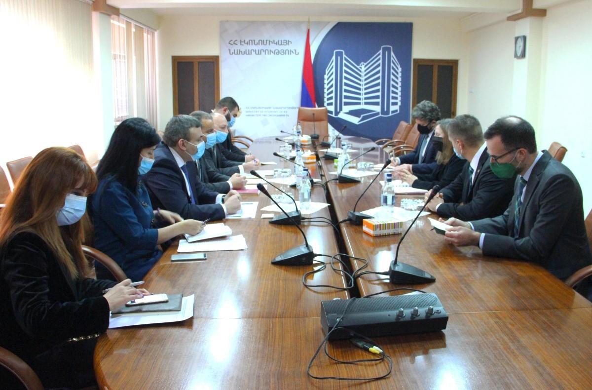 Armenian Economy Minister, U.S. Ambassador Discuss Economic Cooperation