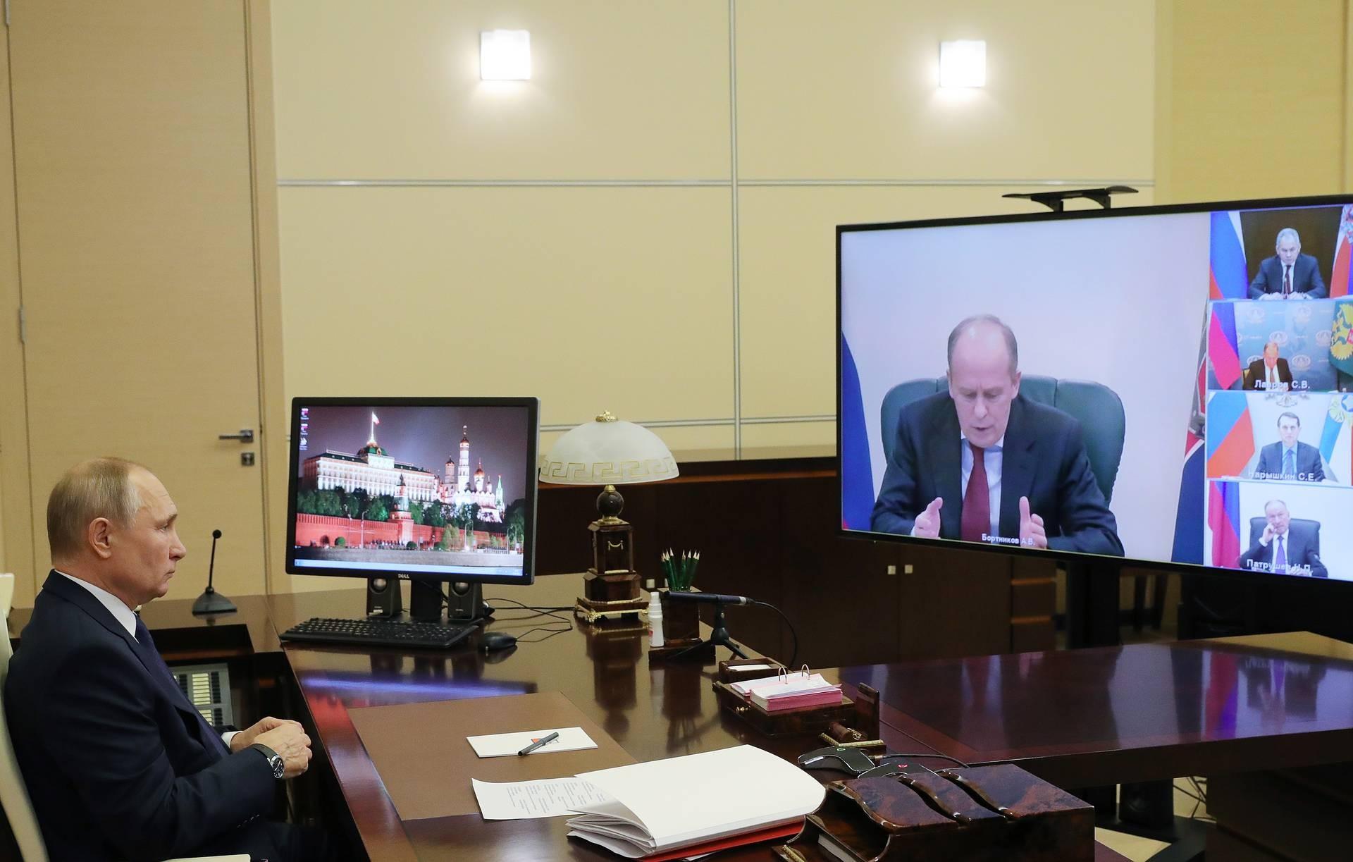 Putin Holds Consultative Meeting on Karabakh