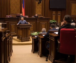 В парламенте обсудили доклад комиссии по изучению деятельности добывающих компаний