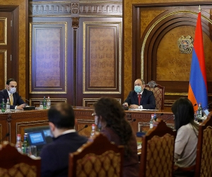 Под председательством премьер-министра обсужден проект Программы экономического реагирования