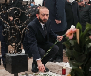 Ararat Mirzoyan Visits Yerablur Pantheon