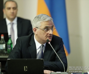 Вице-премьер: “За последние три дня из Армении отбыли 3900 человек, прибыли – 3400”