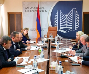 Armenian Economy Minister, Russian Ambassador Discuss Trade Relations