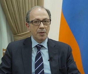 Ара Айвазян не в курсе подписанного Арменией и Азербайджаном третьего заявления