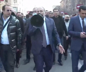 Никол Пашинян проводит шествие