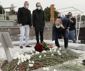 Pashinyan Pays Respects to Artsakh War Hero “Commandos”