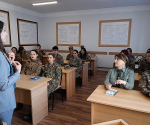 Քննարկում ՊՆ խաղաղապահ բրիգադի կին զինծառայողների հետ