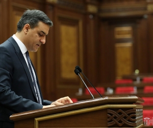 Արման Թաթոյան. Տպավորություն է` ողջ երկրով մեկ հայտարարված է մրցույթ, և միավորներ ավելանում են` կախված նրանից, թե ով ում որքան շատ կվիրավորի ու կհայհոյի