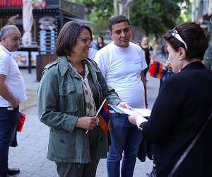 «Չթողնեք, որ մեր փոխարեն որոշեն մեր զավակների ապագան». «5165» շարժման առաջնորդ Կարին Տոնոյանի անունից նամակներ բաժանվեցին կանանց