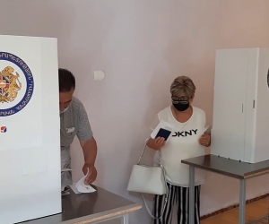 “Положи в конверт бюллетень с номером 3”: открытое голосование на избирательном участке 2/7