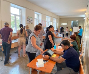 Քվեաթերթիկների փաթեթը կազմում է դիտորդը՝ նախապես