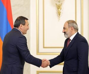 Նիկոլ Փաշինյանը հանդիպում է ունեցել Տիգրան Արզաքանցյանի հետ