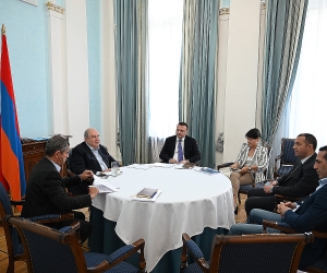 Արմեն Սարգսյանն ընդունել է էկոնոմիկայի նախարարի պաշտոնակատարին և FAST հիմնադրամի գործադիր տնօրենին