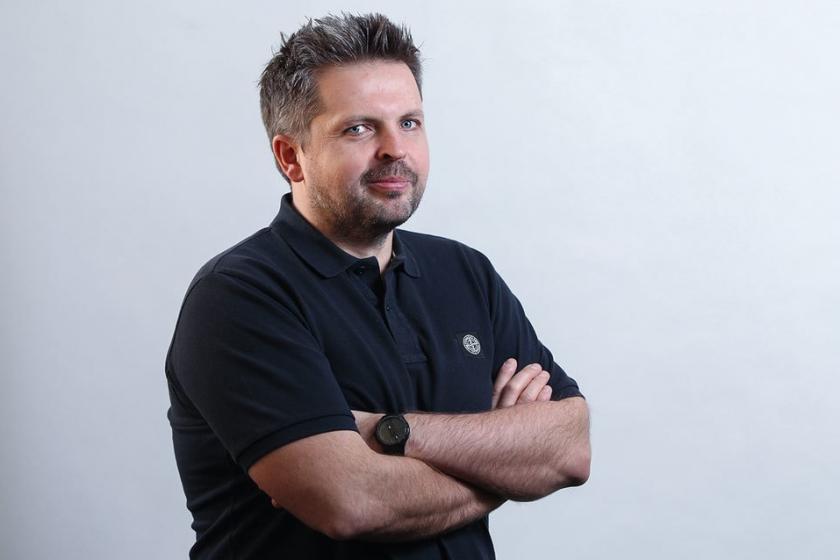 К журналистам «Проекта» пришли с обысками. В этот же день у них вышло расследование о связях главы МВД с организованной преступностью