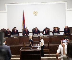 КС в полном составе рассматривает заявление об оспаривании результатов внеочередных парламентских выборов