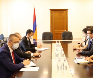 ԿԳՄՍ նախարարը Մեծ Բրիտանիայի դեսպանի հետ քննարկել է Արցախի գրավյալ տարածքներում հուշարձանների պահպանման հարցը