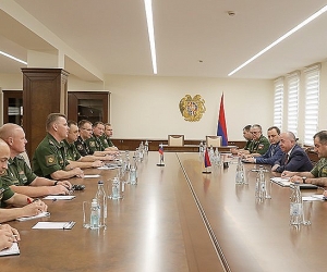 Armenian Defense Minister Hosts Russian Defense Ministry Delegation