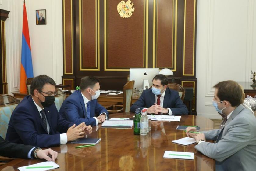 Вице-премьер Сурен Папикян принял председателя правления ЕАБР Николая Подгузова