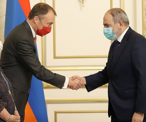 Премьер-министр принял специального представителя ЕС