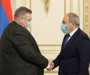 Pashinyan Tells Visitng Russian Deputy PM He Wants to End Blockade of Armenia