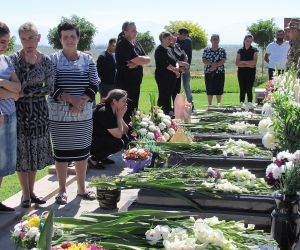 Aknalich: Armenian Town Honors Its War Dead 