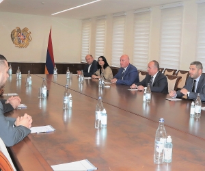 Armenian Defense Minister Awards Medals to Diaspora Armenians for Donating SUVs