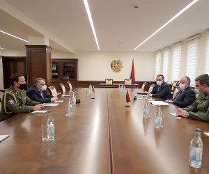 ՀՀ պաշտպանության նախարարն ընդունել է Չեխիայի դեսպանին