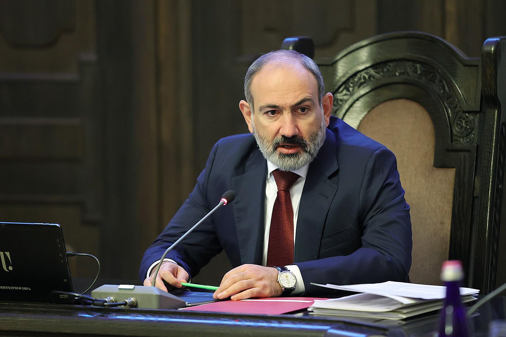 Նիկոլ Փաշինյանը պատասխանում է լրագրողների հարցերին