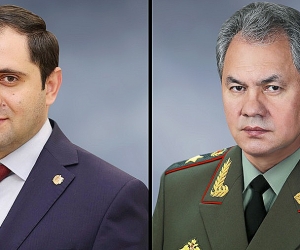Armenian, Russian Defense Ministers Discuss CSTO Peacekeepers in Kazakhstan