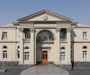 Armenian President's Office Dismisses Hetq Claim that Dual Citizenship Forced Armen Sarkissian to Resign