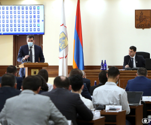 Ընթանում է Երեւանի ավագանու նիստը