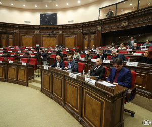 Созванное парламентской оппозицией внеочередное заседание НС не состоялось 