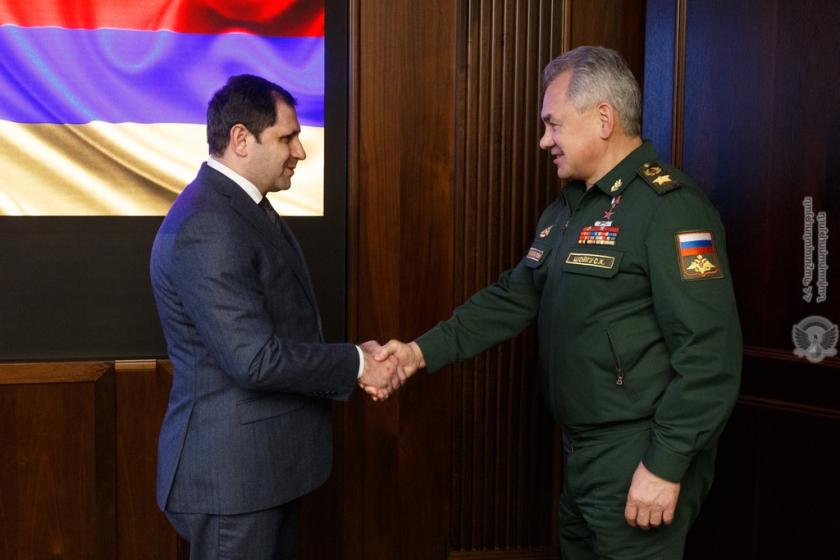 Armenian Defense Minister Invites Russian Counterpart to Armenia