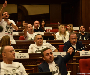 Armenian Parliament to Discuss Humanitarian Crisis in Artsakh