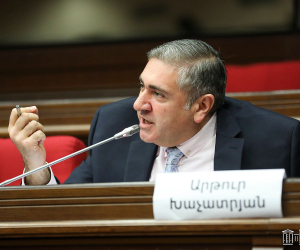 Արթուր Խաչատրյան. «ԱԺ նախագահի առաջնահերթությունները որևէ կերպ չեն առնչվում Արցախին ու արցախահայությանը»