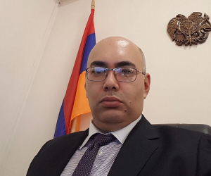 Դատավոր Տիգրան Սիմոնյանը Քրեական օրենսգրքի հեղինակներից է. Բախշիյանի պաշտպանները նրա առջև հարցեր են բարձրացրել