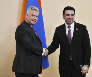 Ալեն Սիմոնյանն ընդունել է ՄԹ-Հայաստան բարեկամական խմբի ղեկավարի գլխավորած պատվիրակությանը