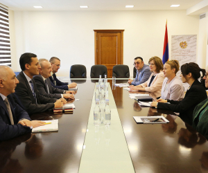 Վահրամ Դումանյանն ընդունել է ԱՄՆ Խաղաղության կորպուսի հայաստանյան գրասենյակի ղեկավարին
